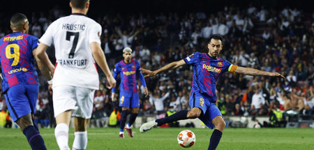 Irgendwas ist kaputtgegangen: Der geniale Sergio Busquets (r.) u...