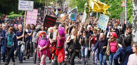 »Wo eine Villa ist, ist auch ein Weg«: 1.-Mai-Demonstration in B...