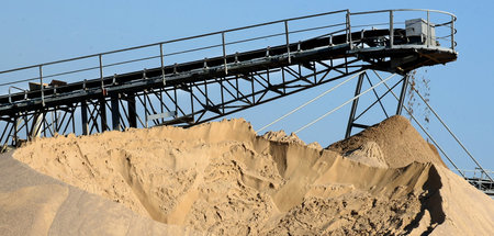 Kies_und_Sandfoerder_73572850.jpg