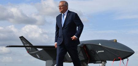 Premier Scott Morrison vor einer Kampfdrohne auf der Amberley Ba...