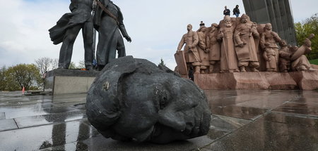 Symbolpolitik gegen russischen Einmarsch: Sturz eines sowjetisch...