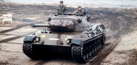 Panzer des Typs »Leopard 1« bei Übung (ohne Datum)