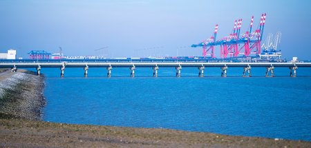 Das LNG-Terminal Wilhelmshaven soll 2023 in Betrieb genommen wer...