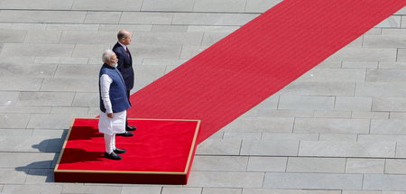 Bemühungen auf allen Ebenen: Indiens Premier Narendra Modi (vorn...