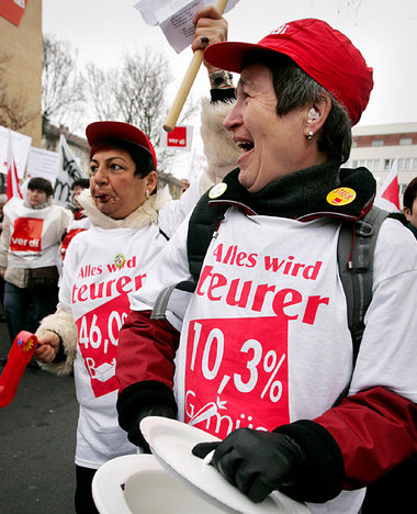 Die nächste Tarifrunde wird nicht leichter. Ver.di-Proteste 2008... Die nächste Tarifrunde wird nicht leichter. Ver.di-Proteste 2008...