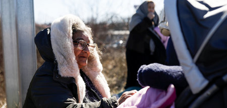Roma-Flüchtlinge aus der Ukraine warten im slowakischen Vysne Ne...