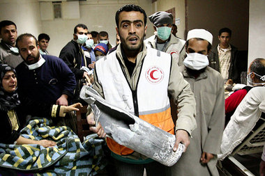 Nach dem israelischen Angriff – palästinensische Ärzte im Al-Qud... Nach dem israelischen Angriff – palästinensische Ärzte im Al-Qud...