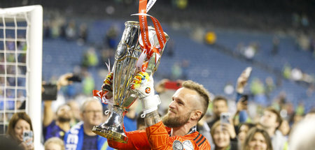 Einmal vollmachen, bitte: Seattles Stefan Frei auf dem Weg an di...