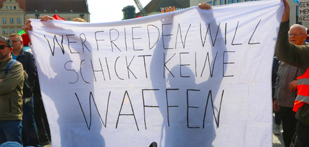 Proteste gegen Waffenlieferungen am Rande der diesjährigen 1.-Ma...