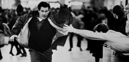 Der des Mords beschuldigte Dr. Richard Kimble kann sich durch de...