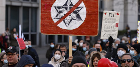 Davidstern, Teufel, Nazifahne: Fruchtbarer Boden für Antisemitis...