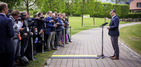 Nutzt die Bühne: Der ukrainische Außenminister Kuleba am Freitag...