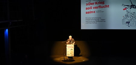 Die Mainstream-Medien schüren die Kriegsstimmung, sagte jW-Autor... Die Mainstream-Medien schüren die Kriegsstimmung, sagte jW-Autor...