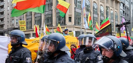 Ankaras Erfüllungsgehilfen: Schlagkräftige Polizeipräsenz bedrän...