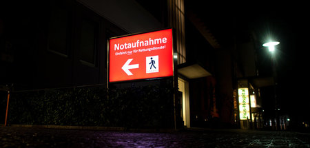 Wer sich ohne Aufenthaltstitel in Behandlung begibt, muss mit Fo...