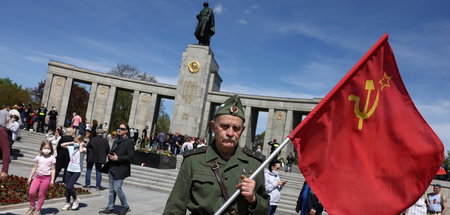 9. Mai 2021 am Sowjetischen Ehrenmal an der Straße des 17. Juni ...