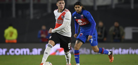 River kontrollierte den Ball, doch Tigre kam immer wieder zu gef...