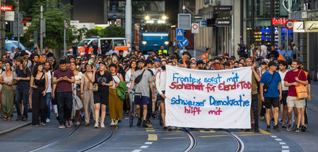 Demonstration gegen das Ergebnis der Volksabstimmung am Sonntag ...