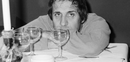 Der italienische Sänger und Schauspieler Adriano Celentano in ei...