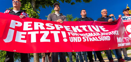 Arbeitsplatzsicherung gefordert: Beschäftigte der MV-Werften am ... Arbeitsplatzsicherung gefordert: Beschäftigte der MV-Werften am ...