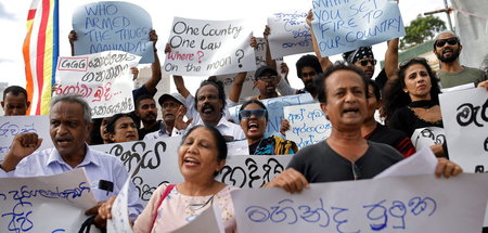 Verhaftung gefordert: Demonstrierende in Colombo geben sich nich...