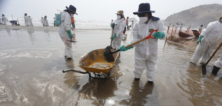 Zu beziffernder Schaden: Ölpest am Strand Cavero (Ventanilla, 27...