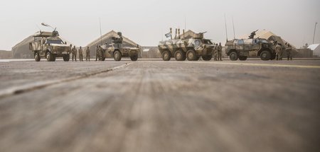 Imperialismus in Afrika: Soldaten im deutschen Camp des Minusma-...
