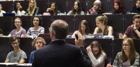 Vom Hochschulgesetz garantierte Beschäftigungsperspektiven werde...