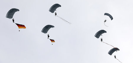 Fallschirmjaeger_ueb_66380122.jpg