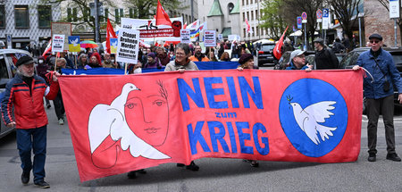 Demonstrieren klare Haltung: Teilnehmende beim Münchner Ostermar...