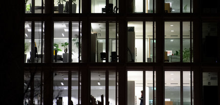 Der Letzte macht das Licht aus (Bürogebäude in Stuttgart) Der Letzte macht das Licht aus (Bürogebäude in Stuttgart)