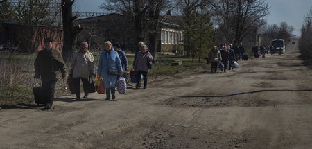 Zivilisten am 7. April bei der Flucht aus Sjewjerodonezk