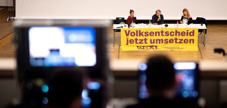 Reden über Enteignung. Podium auf der Konferenz in Berlin (28.5....