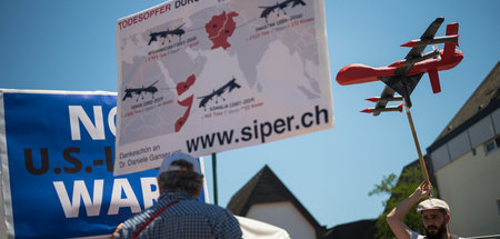 Demonstration gegen den Einsatz von Drohnen in Ramstein-Miesenba... Demonstration gegen den Einsatz von Drohnen in Ramstein-Miesenba...