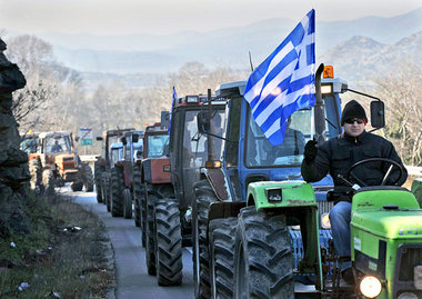 Die wichtigsten Verkehrsadern dichtgemacht: Griechische Bauern s...