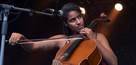Trügerisch heitere Melodien: Cellistin Leyla McCalla Trügerisch heitere Melodien: Cellistin Leyla McCalla