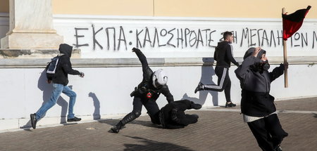 Brutale Angriffe der Sondereinheiten auf Studenten sind nicht ne... Brutale Angriffe der Sondereinheiten auf Studenten sind nicht ne...