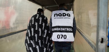 Nur ein kleiner Piks: Fußballer auf dem Weg zur Dopingkontrolle