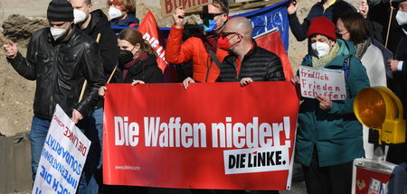 An Themen mangelt es nicht: Teilnehmende einer Antikriegsdemonst...
