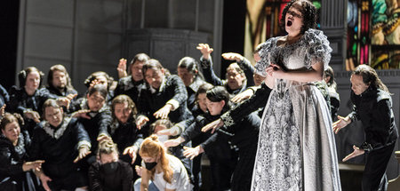 »Ich will eine Feministin sein! Ein Mensch!« – Elvira (Emma McNa...