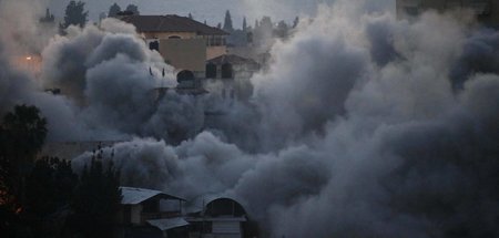 Israelische Truppen sprengen in Jabad bei Dschenin auf der beset... Israelische Truppen sprengen in Jabad bei Dschenin auf der beset...