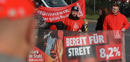 Beschäftigte der Metall- und Elektroindustrie setzten am Donners... Beschäftigte der Metall- und Elektroindustrie setzten am Donners...