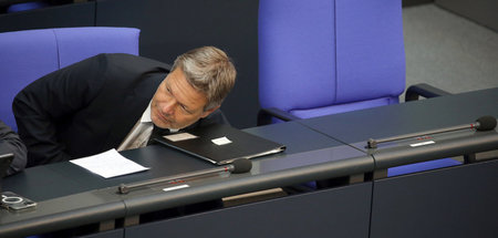 Wo ist die Wirklichkeit? Robert Habeck am Donnerstag im Bundesta... Wo ist die Wirklichkeit? Robert Habeck am Donnerstag im Bundesta...