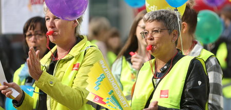 Protestaktionen: Erzieherinnen mittenmang im Tarifstreit der kom...