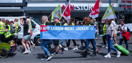 Sie sind entschlossen: Demonstration der streikenden Klinikbesch...