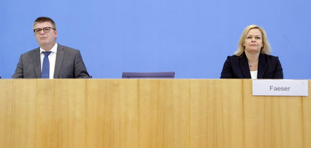 Beanspruchen Definitionsmacht über »Lügen« und »Kriegspropaganda...