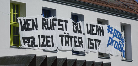 Privat prügelnde Polizisten werfen berechtigte Fragen auf. Trans...