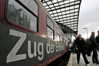 Bürgerinitiativen erinnern mit dem »Zug  der Erinnerung« an die ...