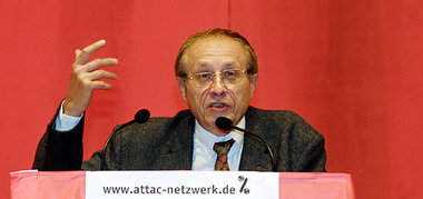 Bernard Cassen, ATTAC-Gründer, im Jahr 2001 vor der großen Krise