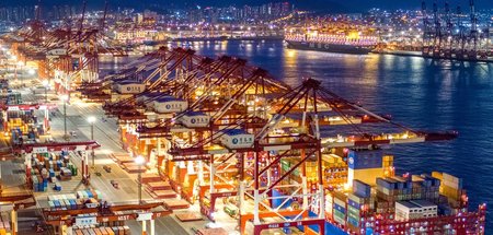 »Lieferketten gewährleisten«: Container im Hafen von Qingdao